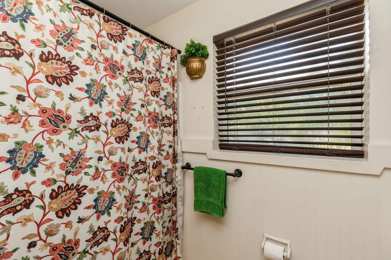 ELLIOTTS POINT - Residential