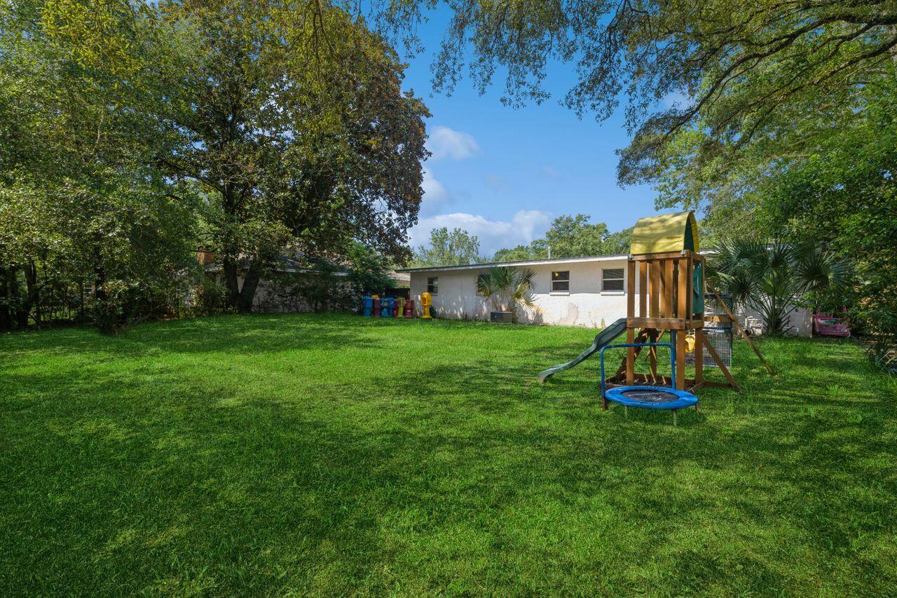 ELLIOTTS POINT - Residential