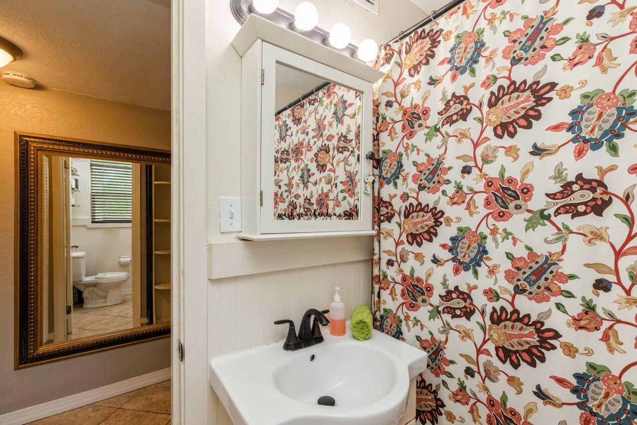 ELLIOTTS POINT - Residential