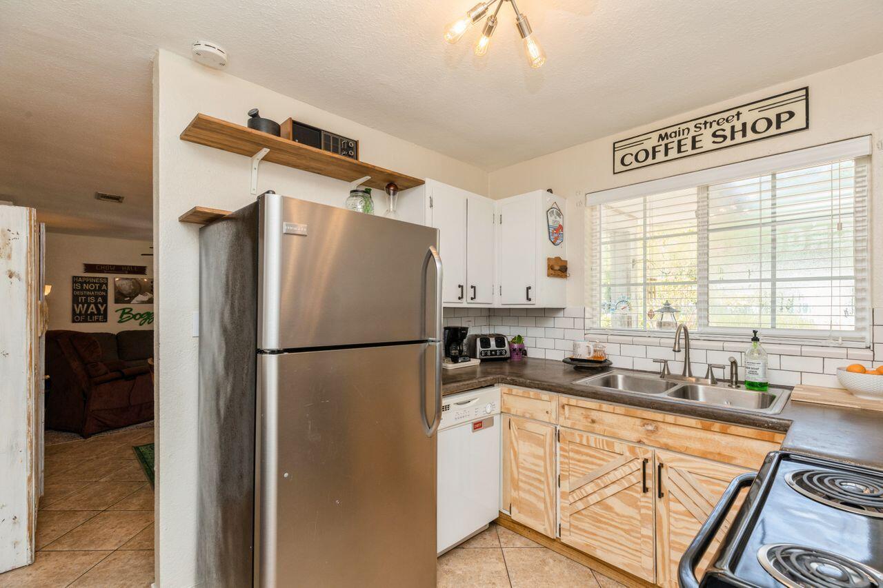 ELLIOTTS POINT - Residential