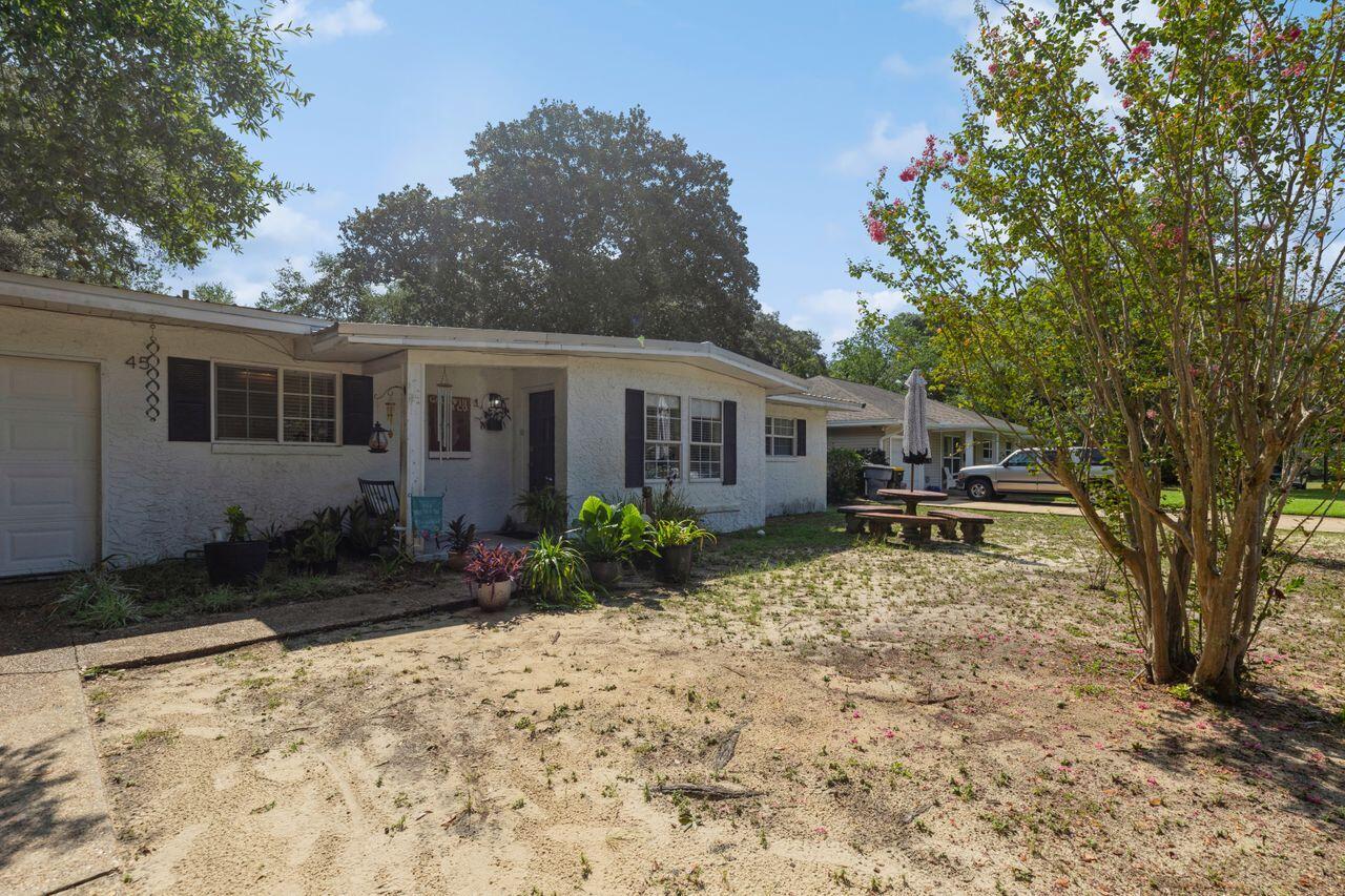 ELLIOTTS POINT - Residential