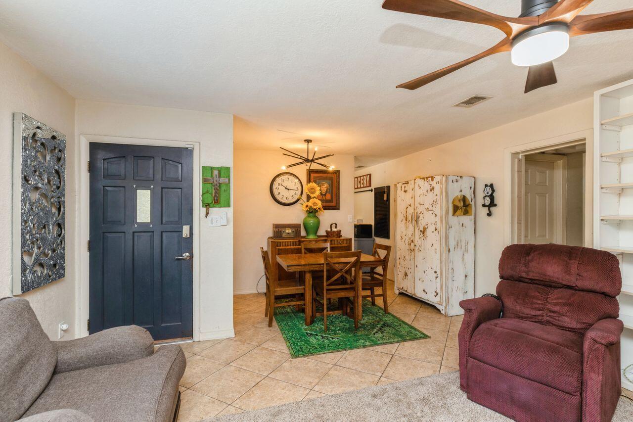 ELLIOTTS POINT - Residential