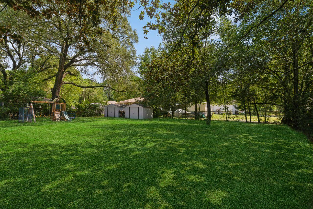 ELLIOTTS POINT - Residential