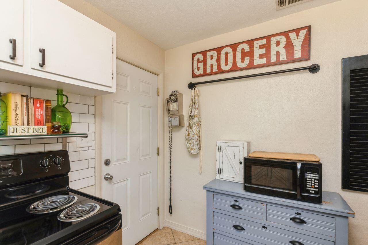 ELLIOTTS POINT - Residential