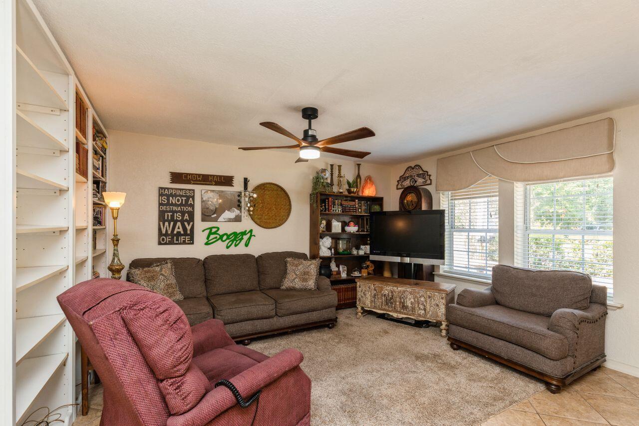 ELLIOTTS POINT - Residential