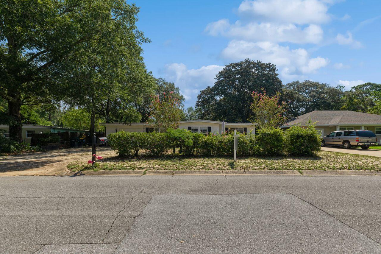 ELLIOTTS POINT - Residential