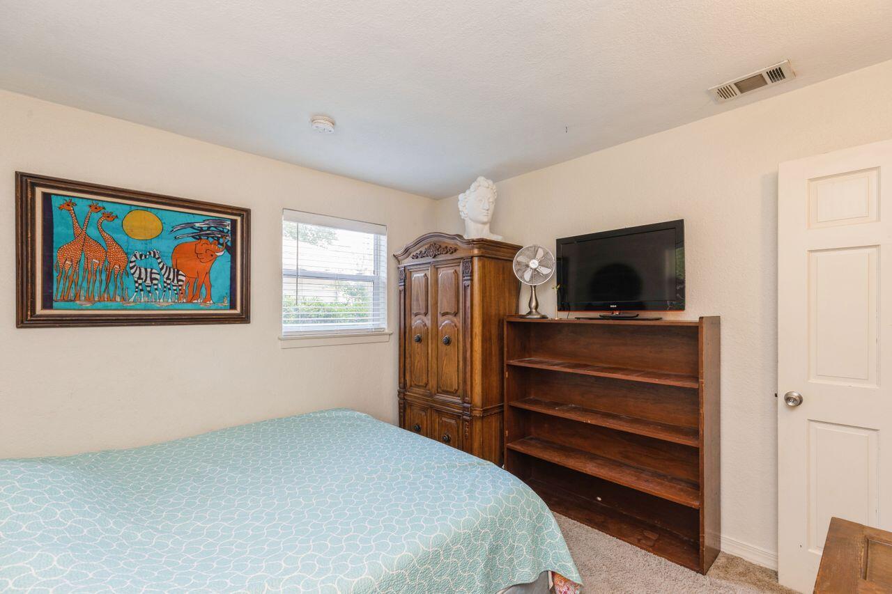 ELLIOTTS POINT - Residential