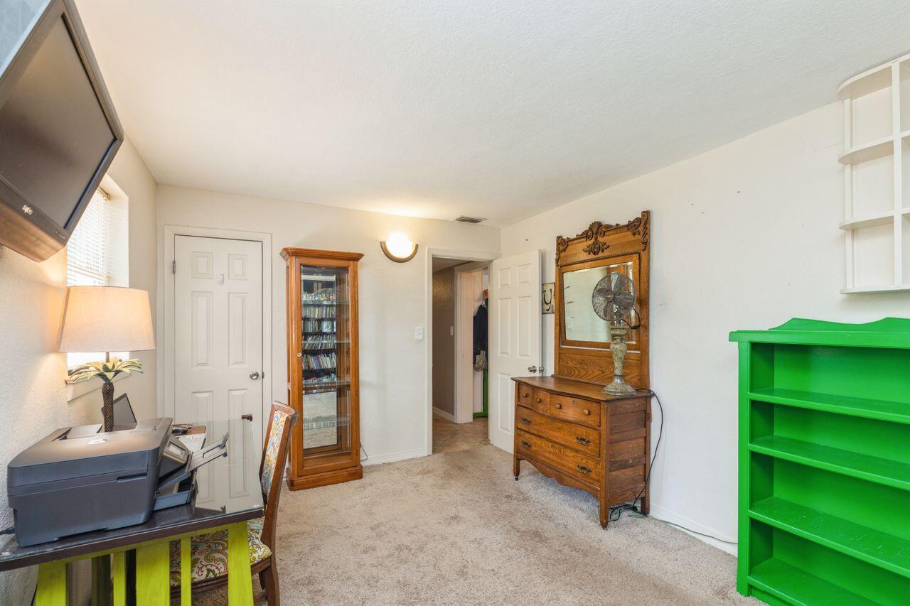 ELLIOTTS POINT - Residential