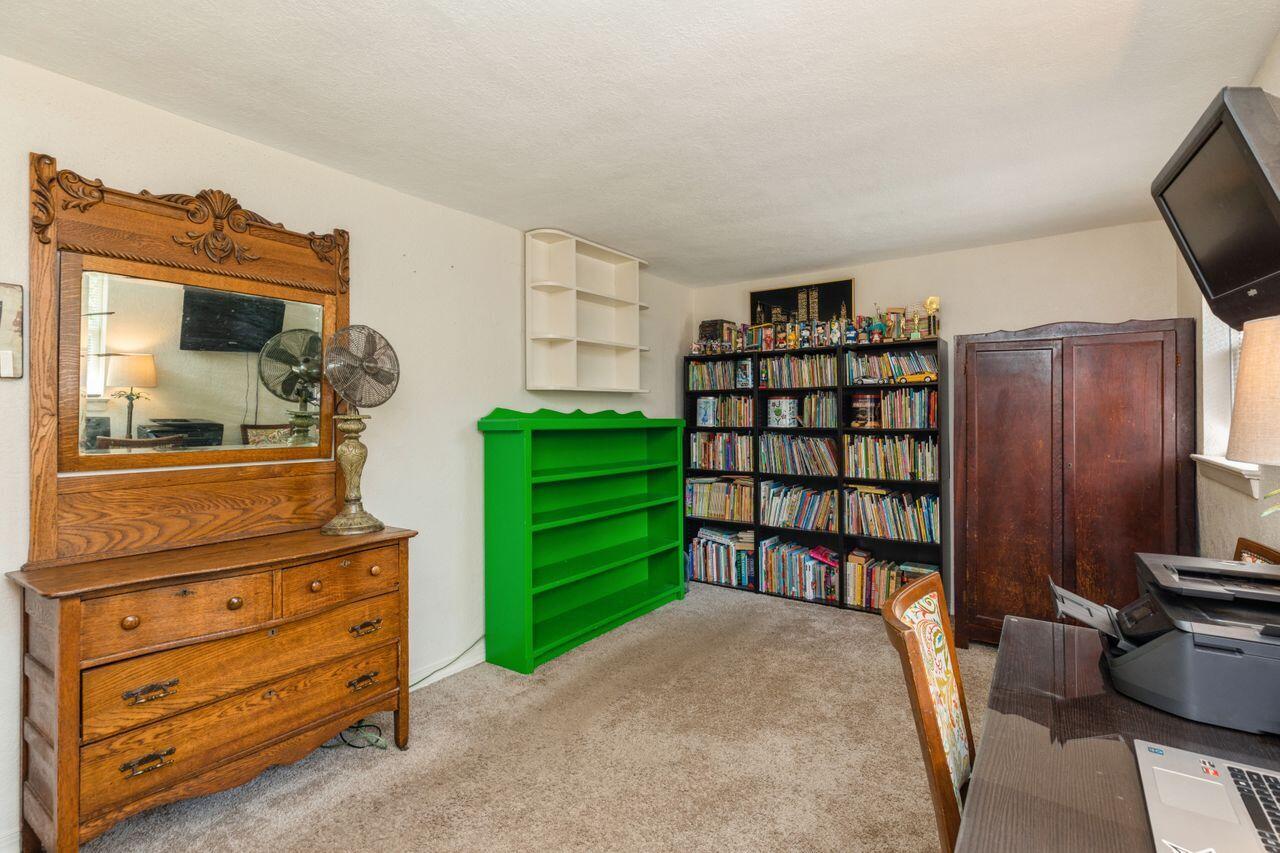 ELLIOTTS POINT - Residential