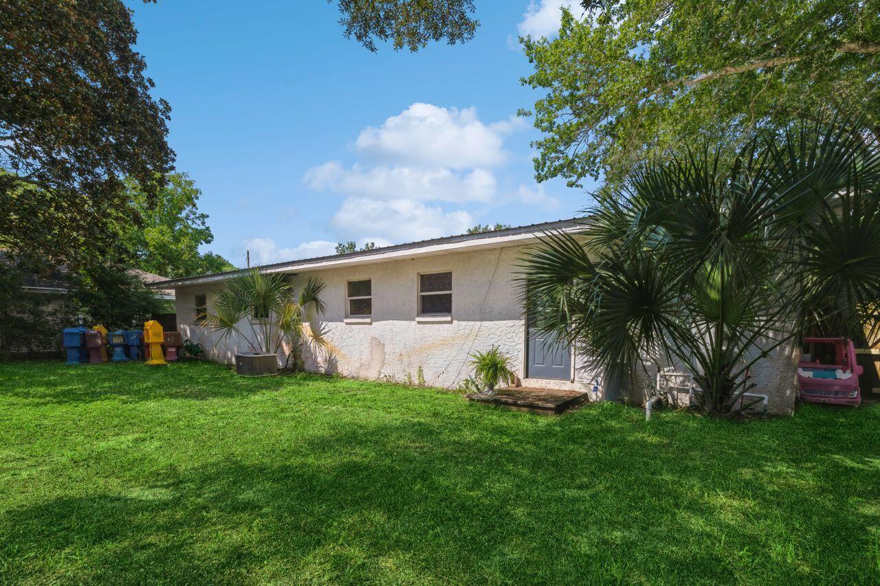 ELLIOTTS POINT - Residential