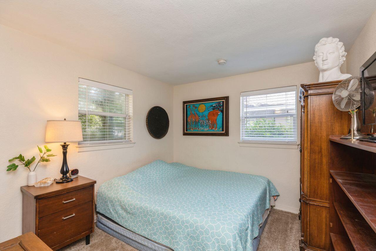 ELLIOTTS POINT - Residential