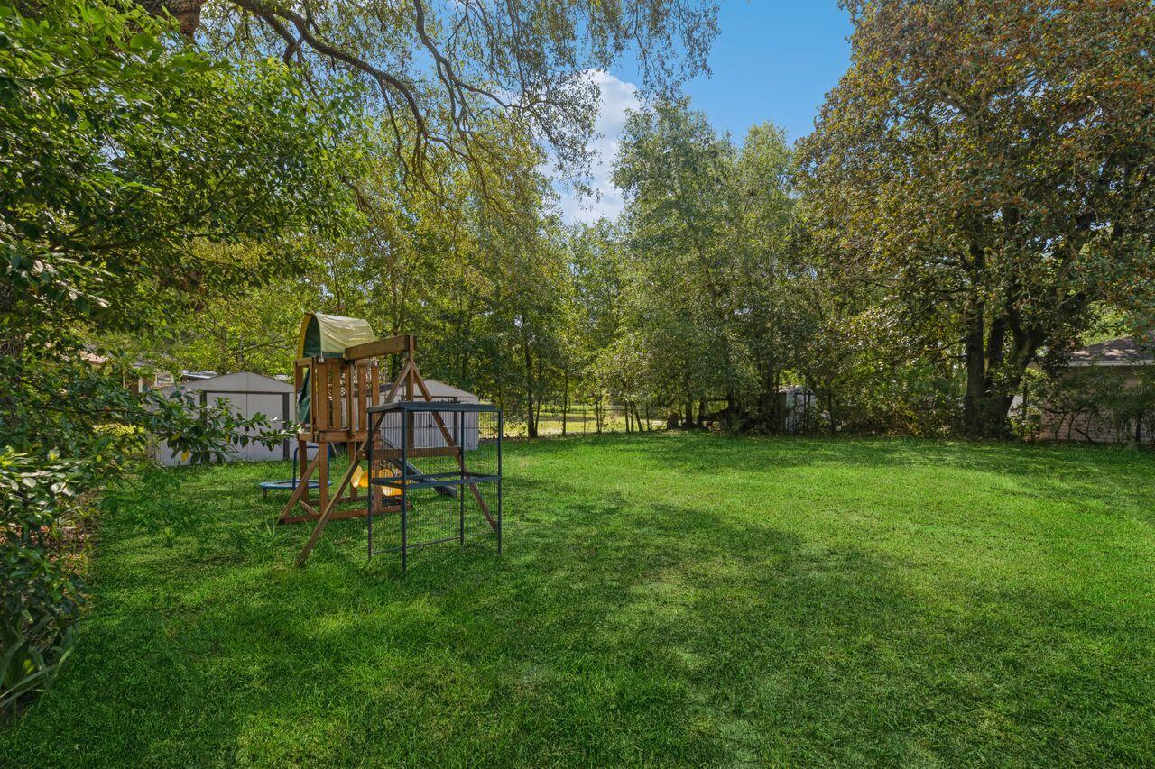 ELLIOTTS POINT - Residential