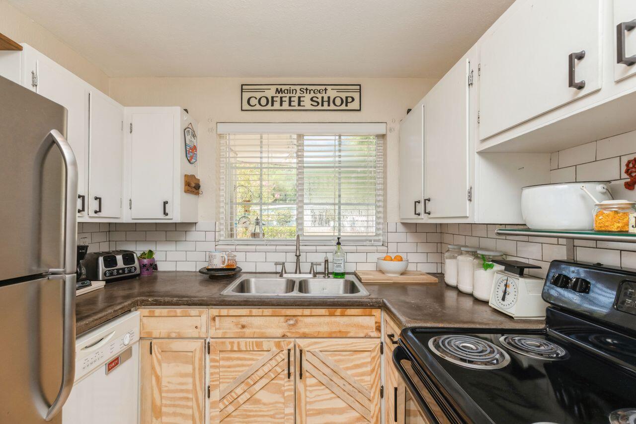 ELLIOTTS POINT - Residential