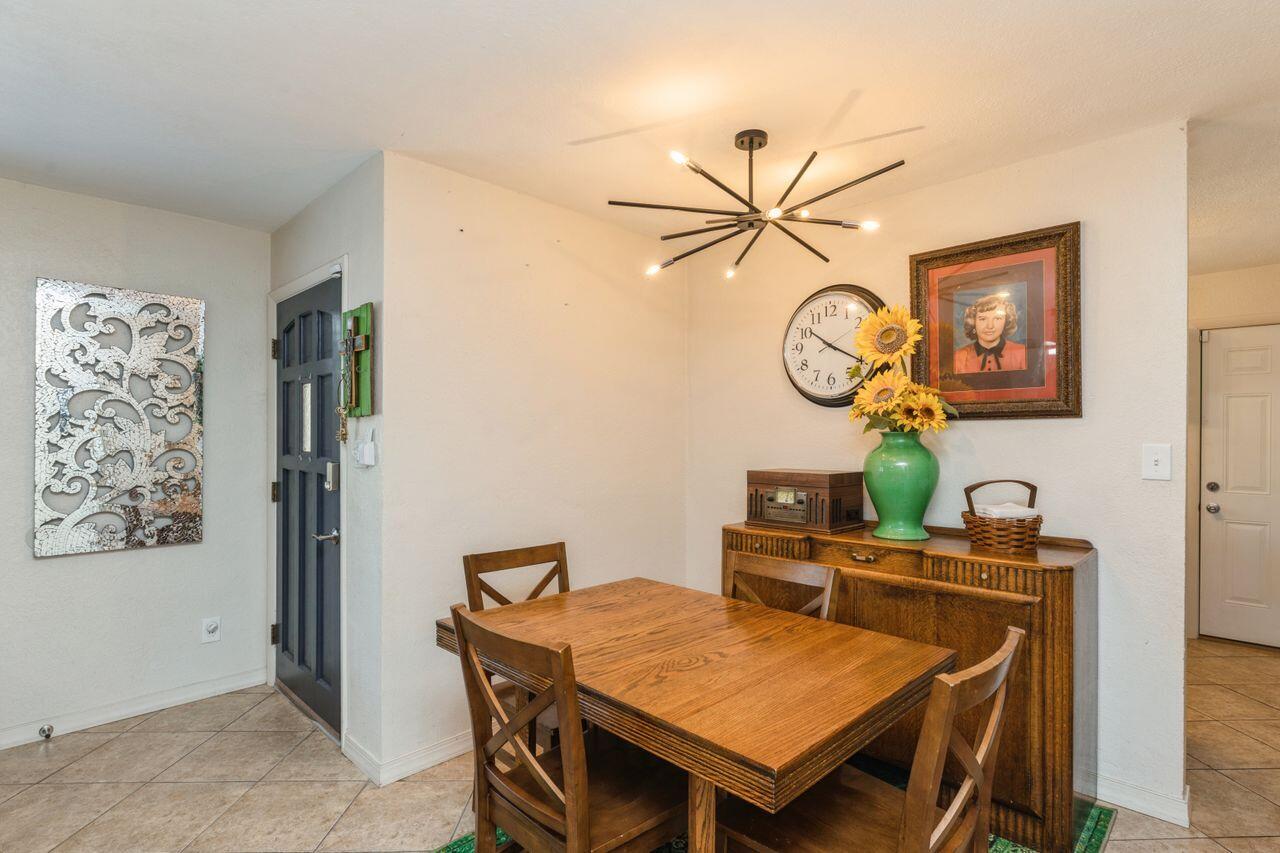 ELLIOTTS POINT - Residential