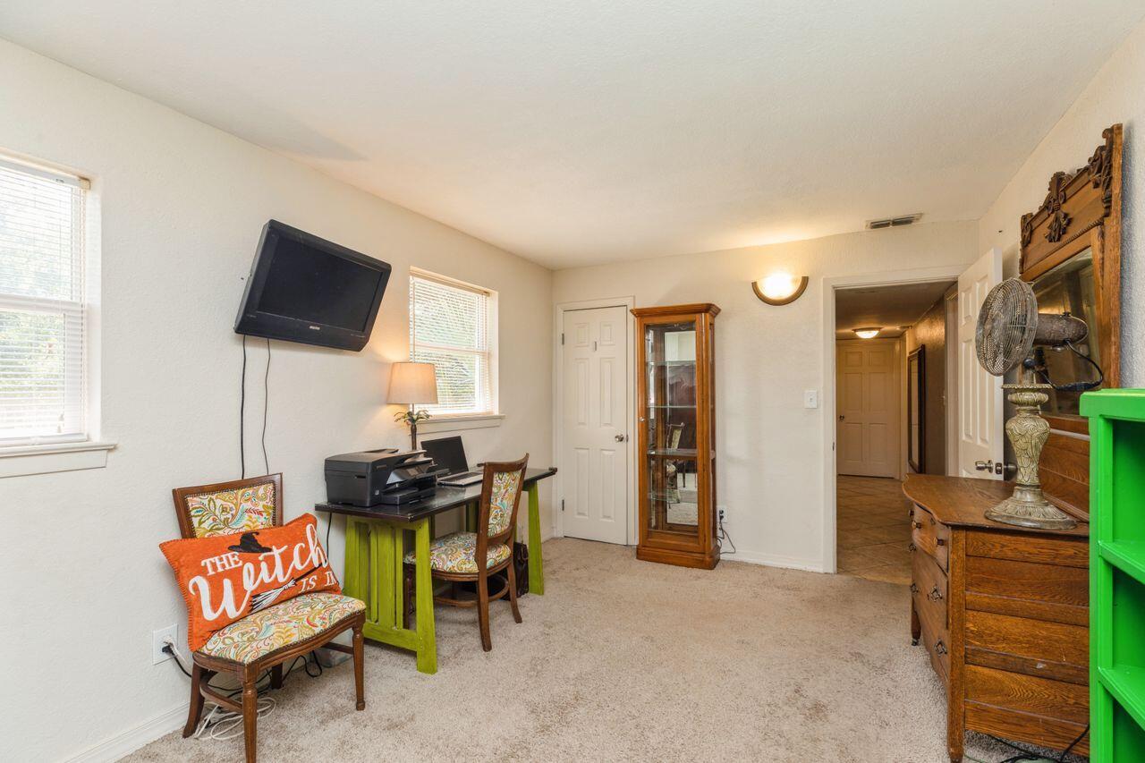 ELLIOTTS POINT - Residential