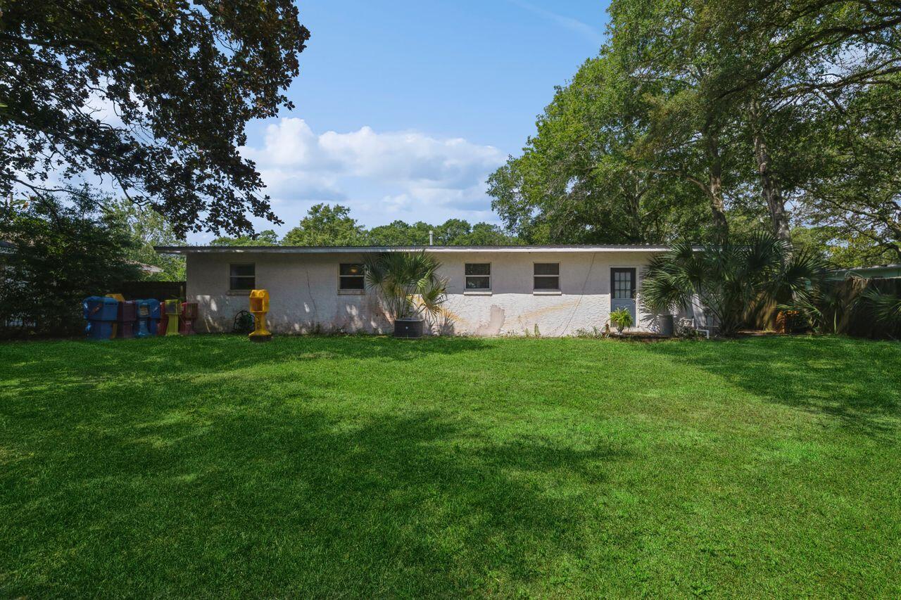 ELLIOTTS POINT - Residential