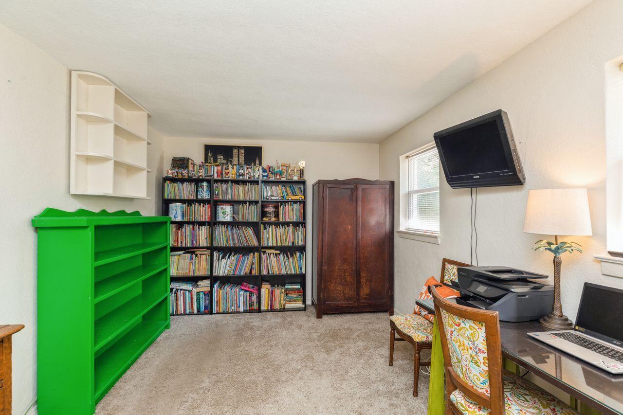 ELLIOTTS POINT - Residential