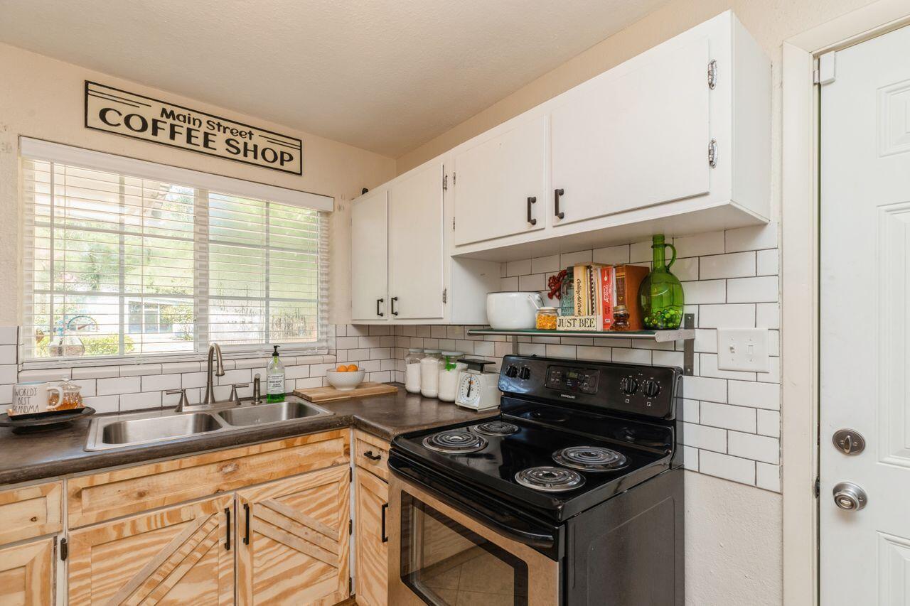 ELLIOTTS POINT - Residential