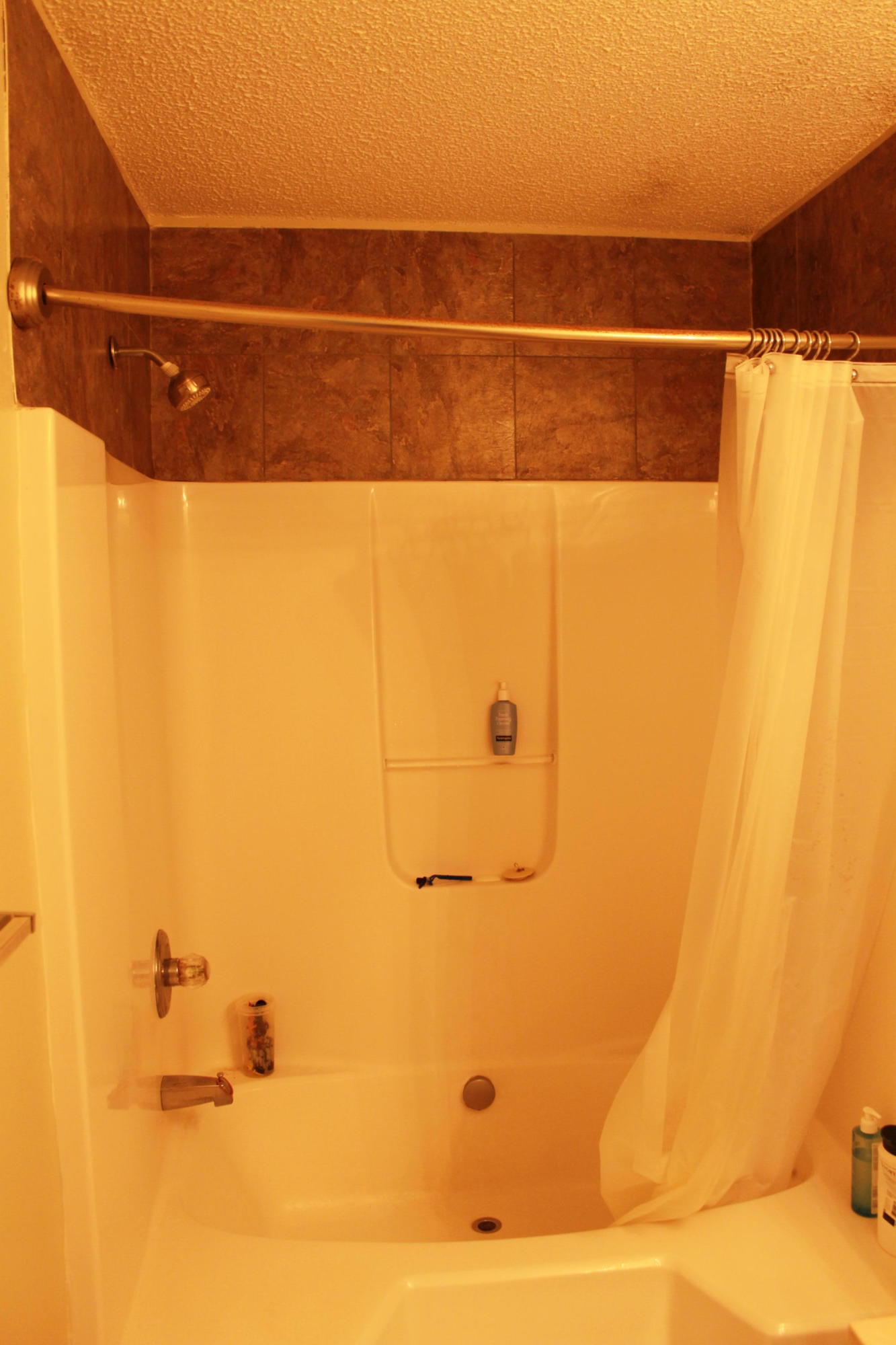 TWIN LAKES - Residential Lease