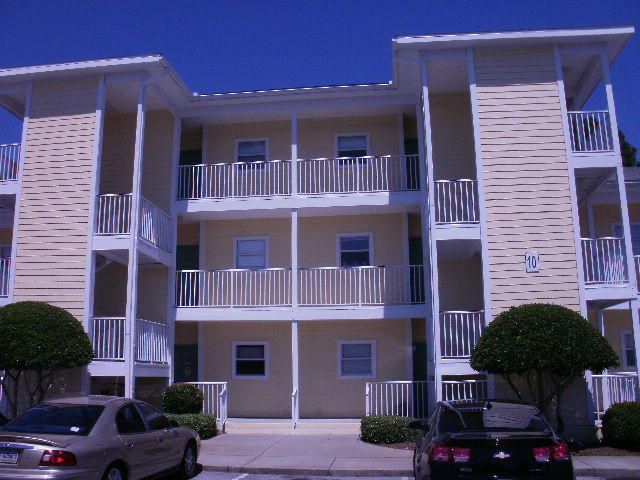 This unit is on the 3rd floor of Pointe of View building 10. The unit has 9' ceilings and a storage closet located on the balcony. All appliances are included. The unit has 18'' tile in the living room and carpet in the bedroom. There is also crown molding.