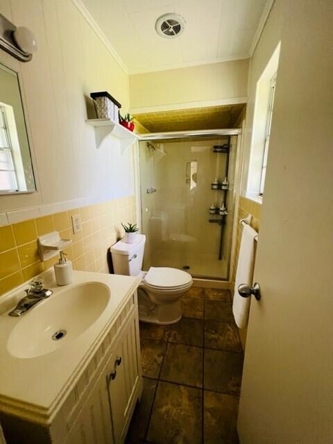 TEN LAKE ESTATES UNIT 1 - Residential