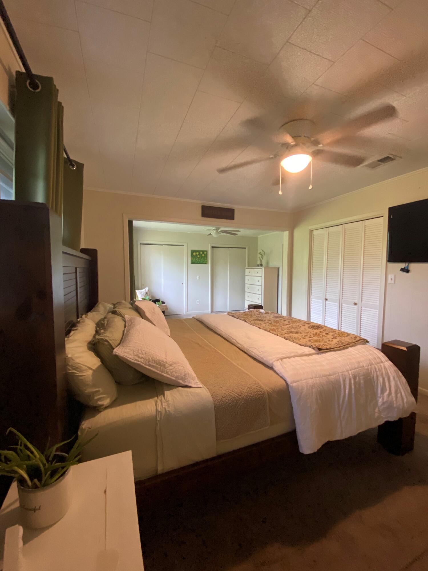 TEN LAKE ESTATES UNIT 1 - Residential