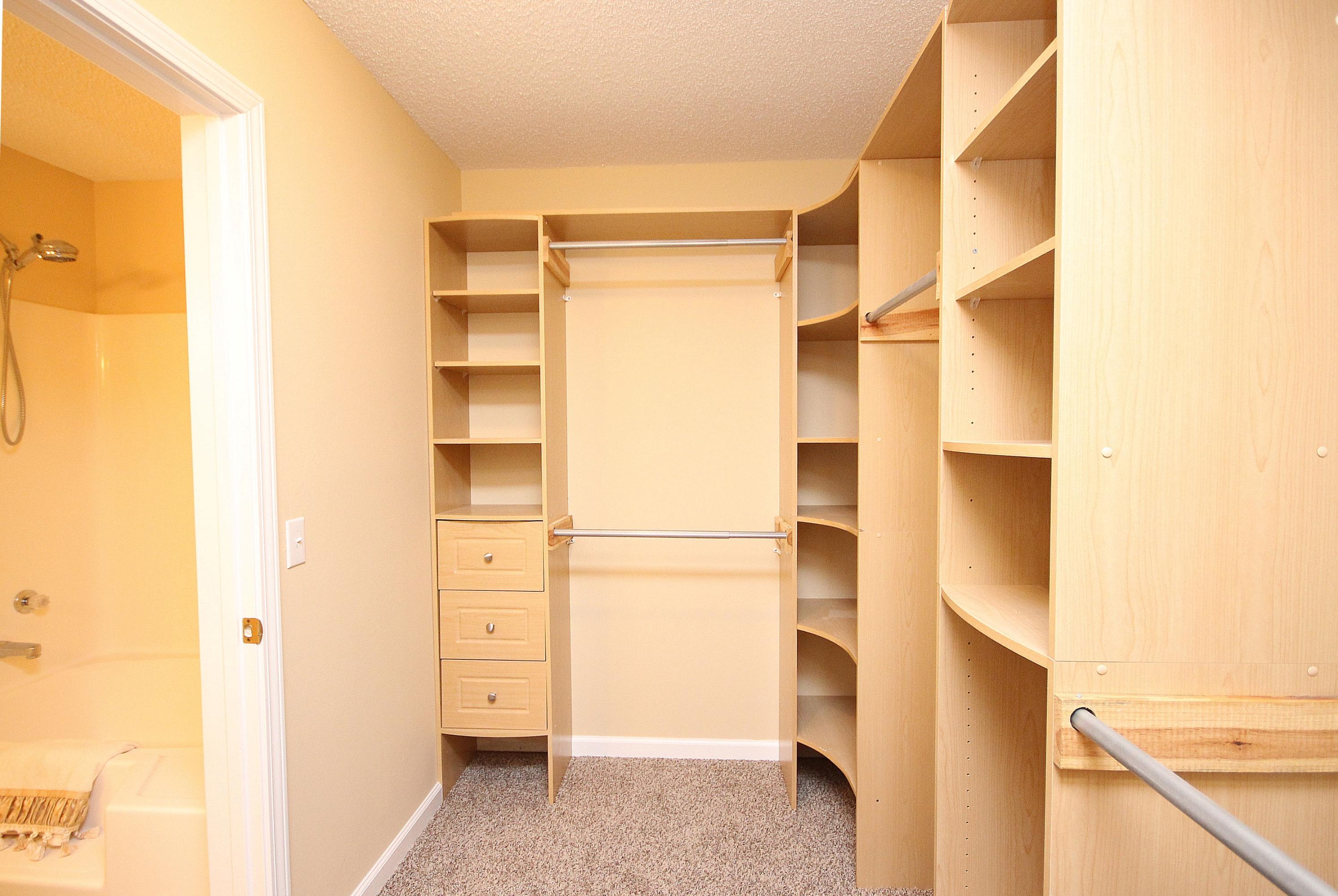 COUNTRYVIEW ESTATES 4TH ADDN - Residential