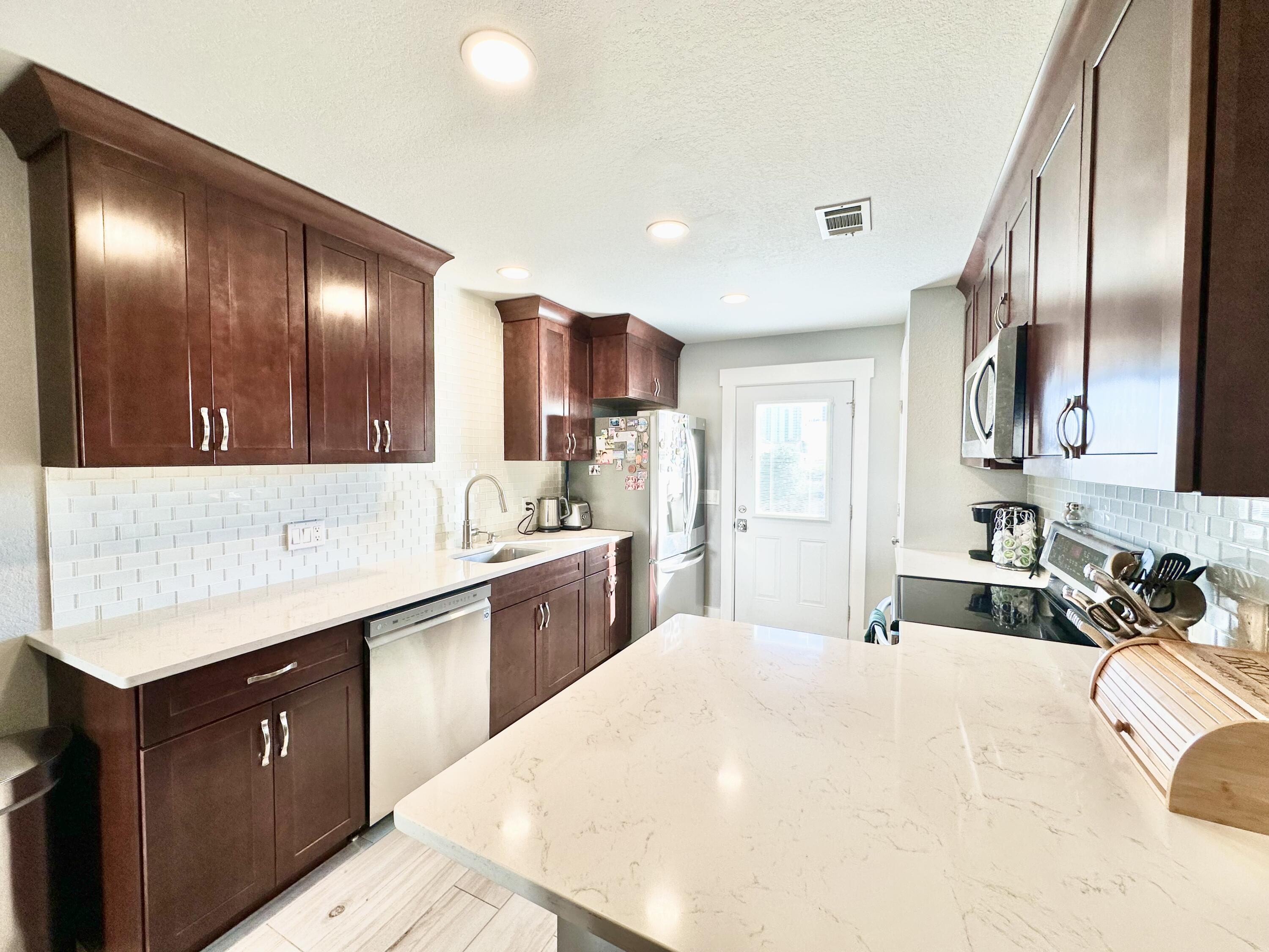 QUAIL LAKE - Residential