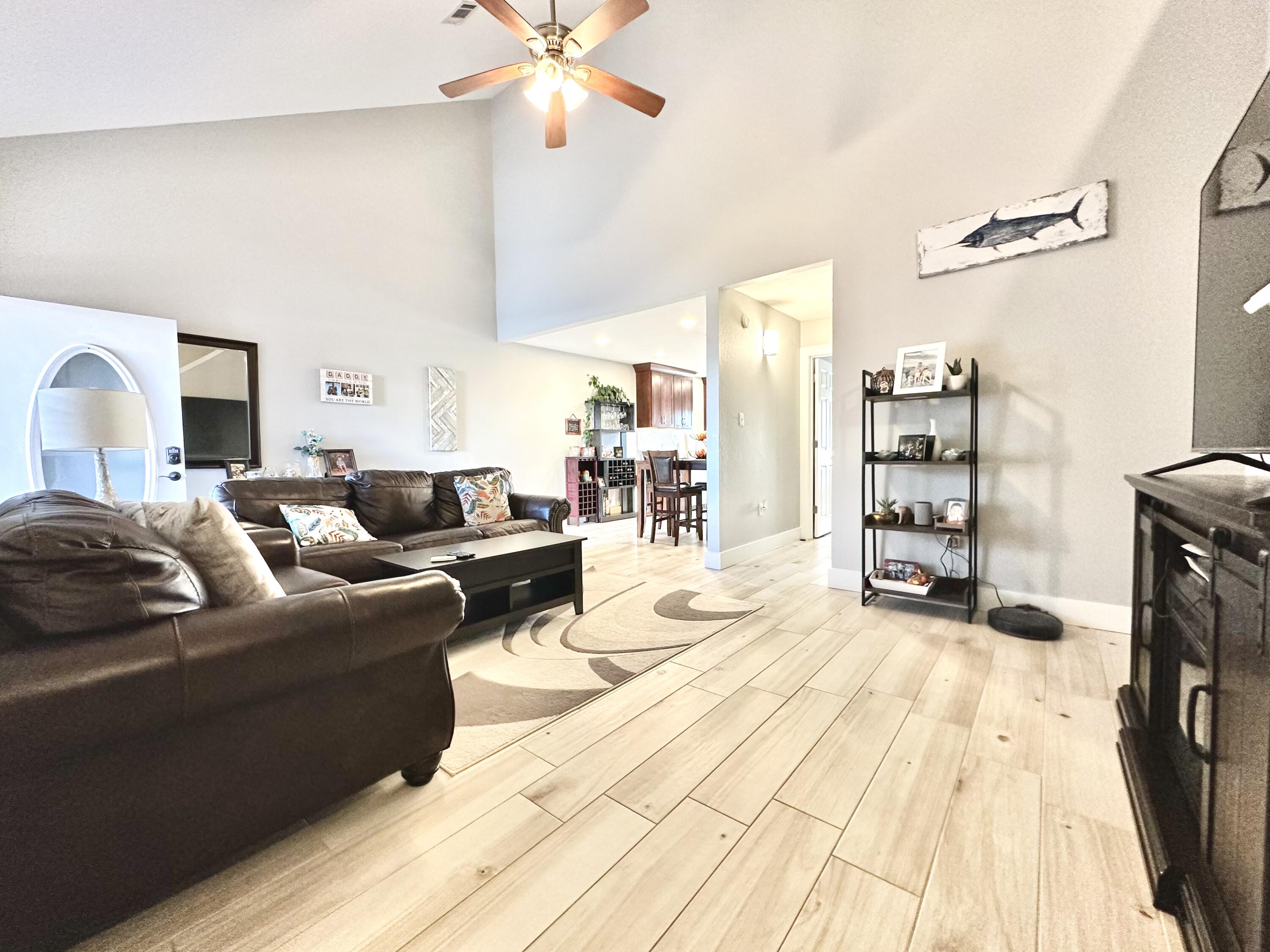 QUAIL LAKE - Residential