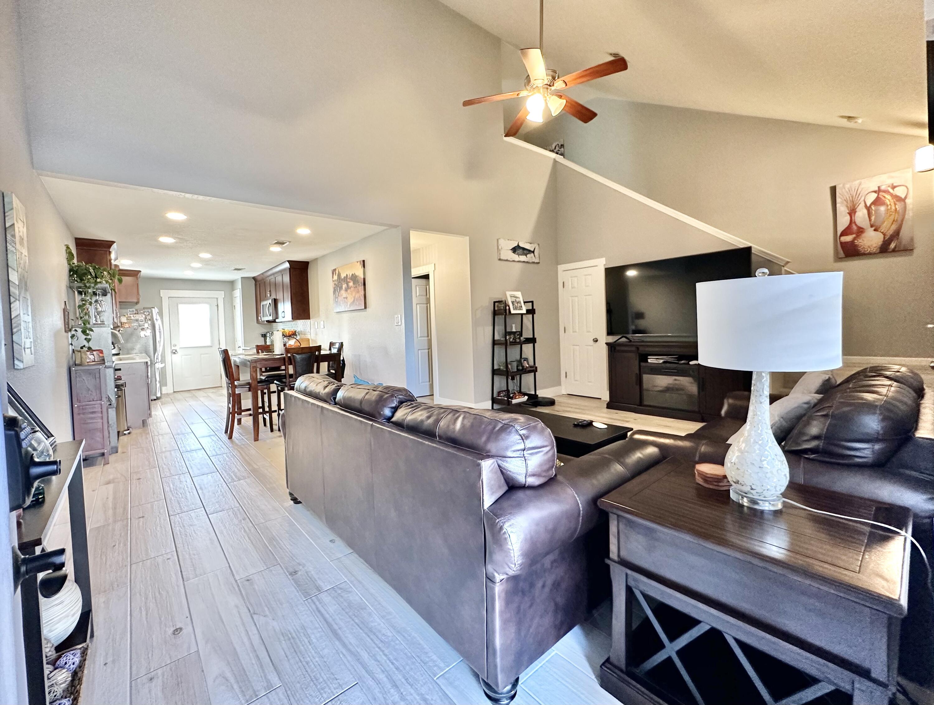 QUAIL LAKE - Residential