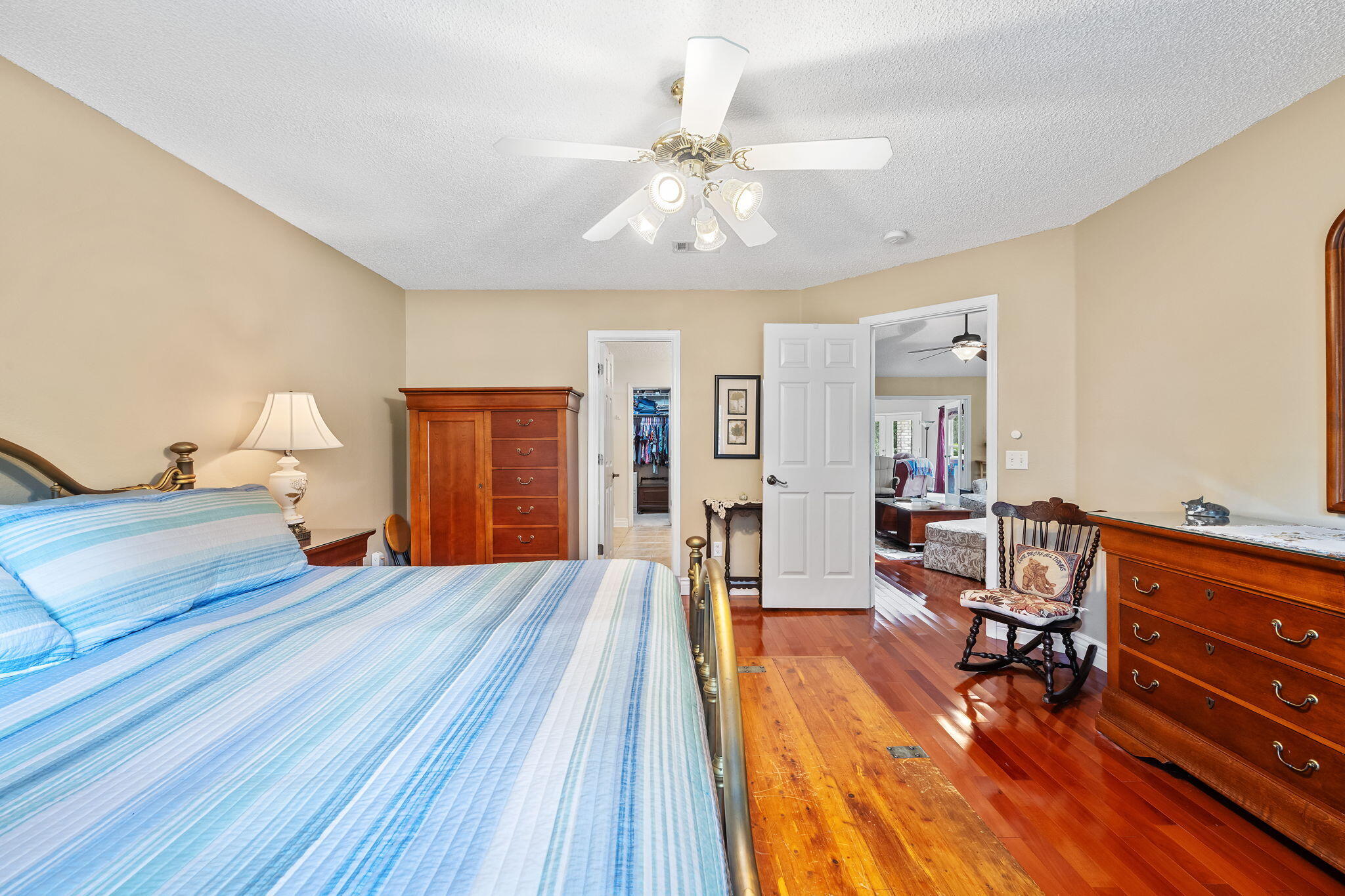 COUNTRY BREEZE EAST - Residential