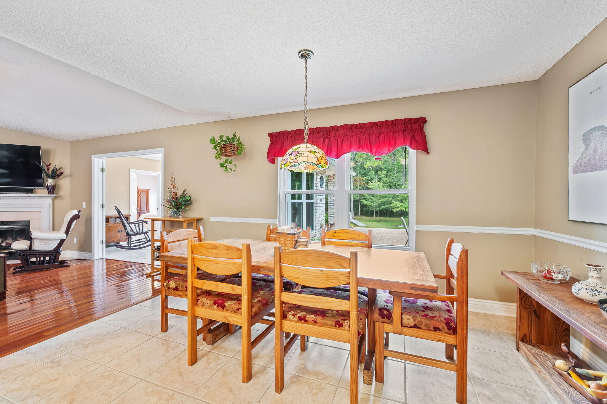 COUNTRY BREEZE EAST - Residential
