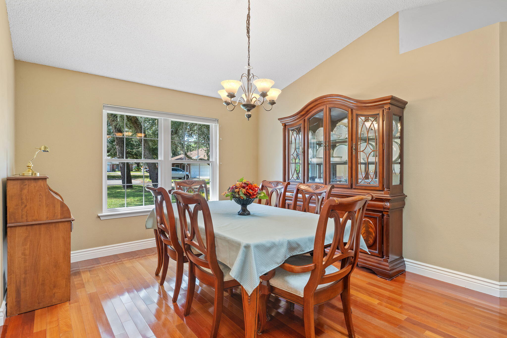 COUNTRY BREEZE EAST - Residential