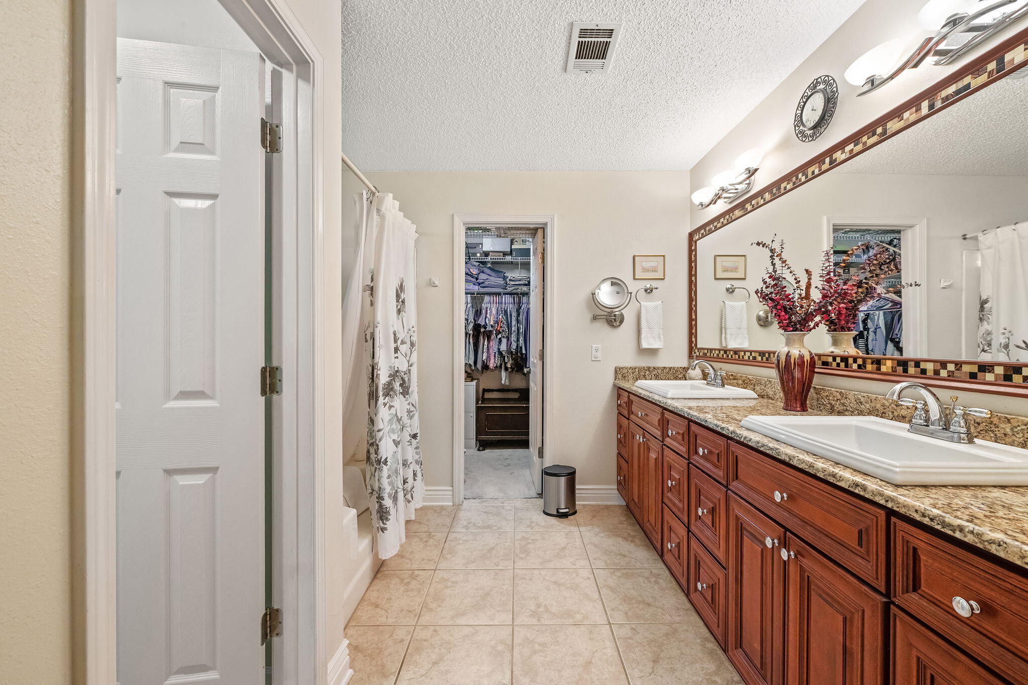 COUNTRY BREEZE EAST - Residential