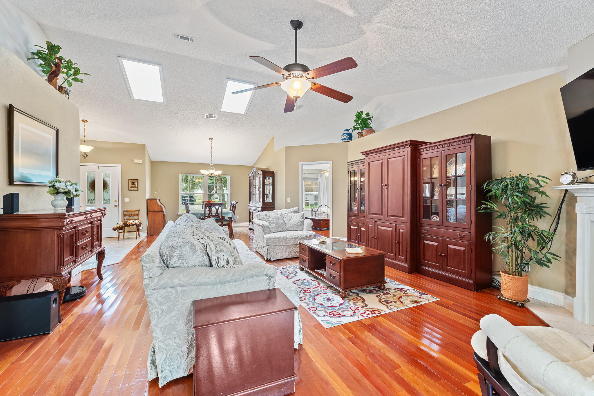 COUNTRY BREEZE EAST - Residential