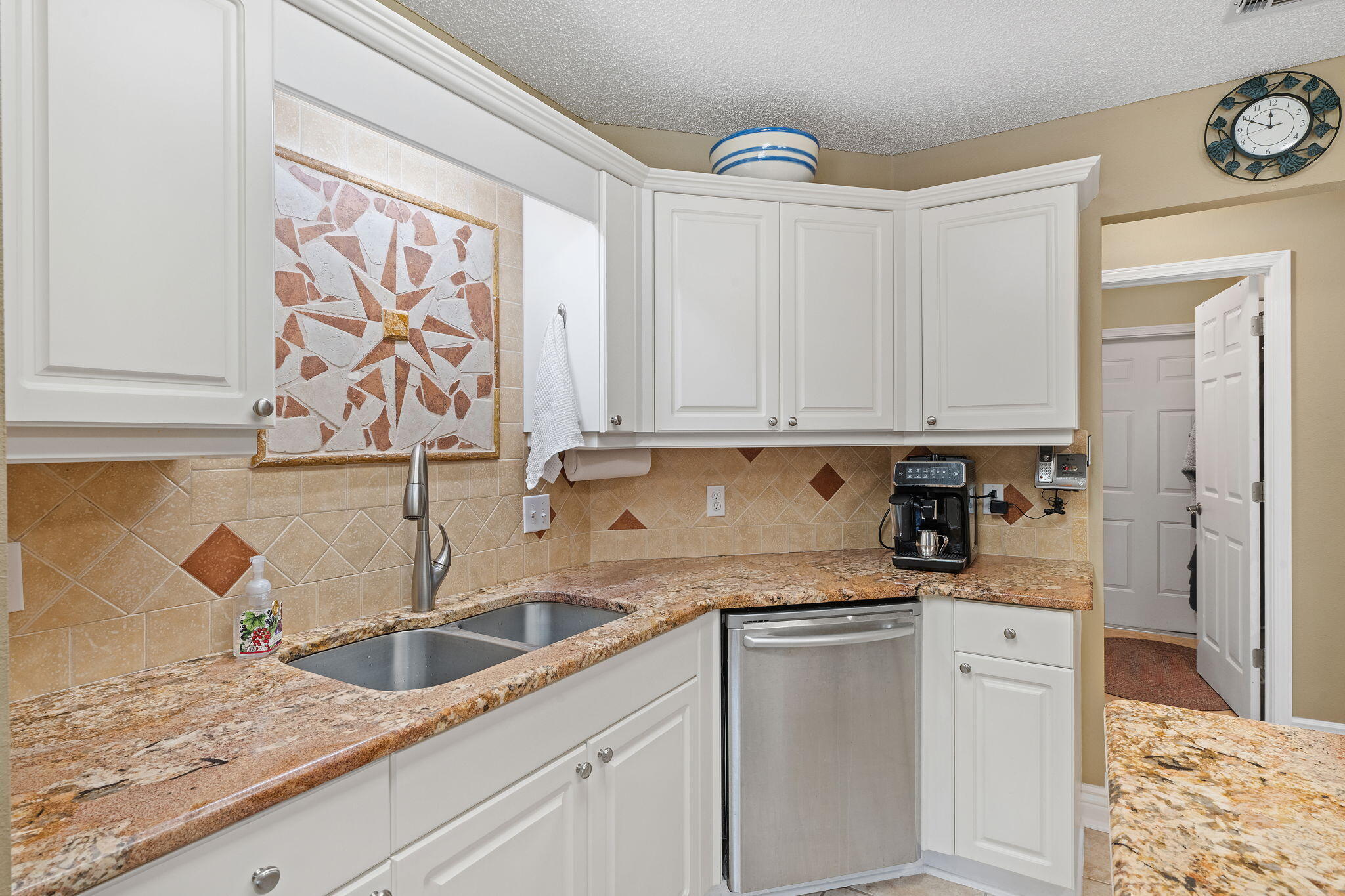 COUNTRY BREEZE EAST - Residential