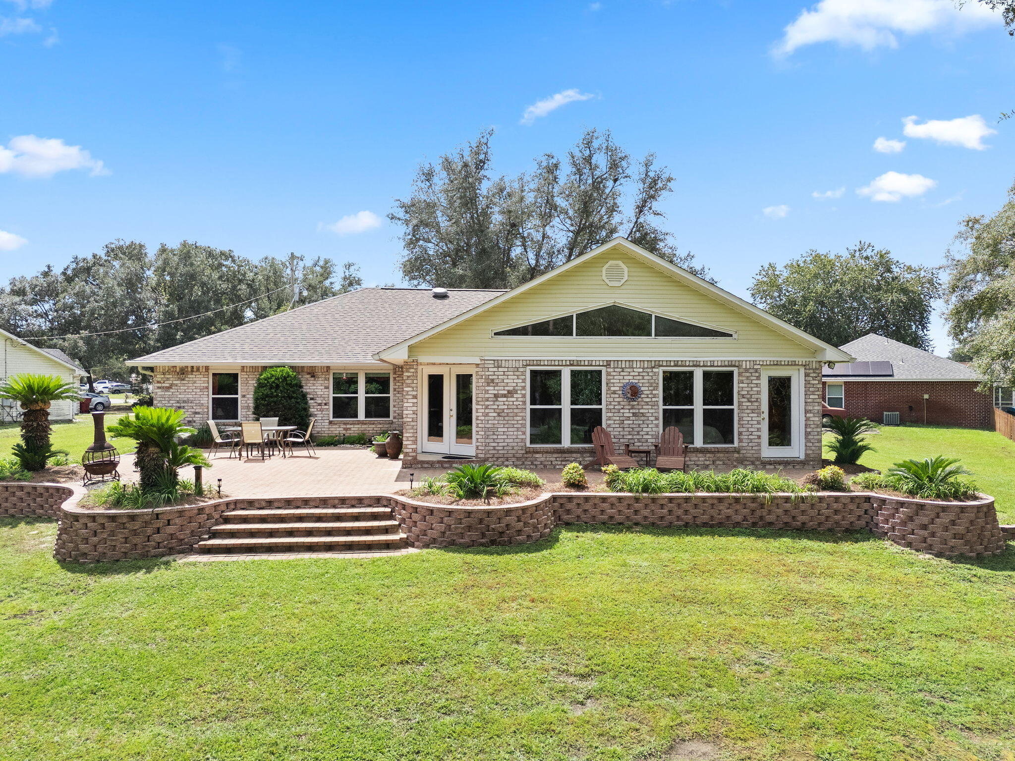 COUNTRY BREEZE EAST - Residential