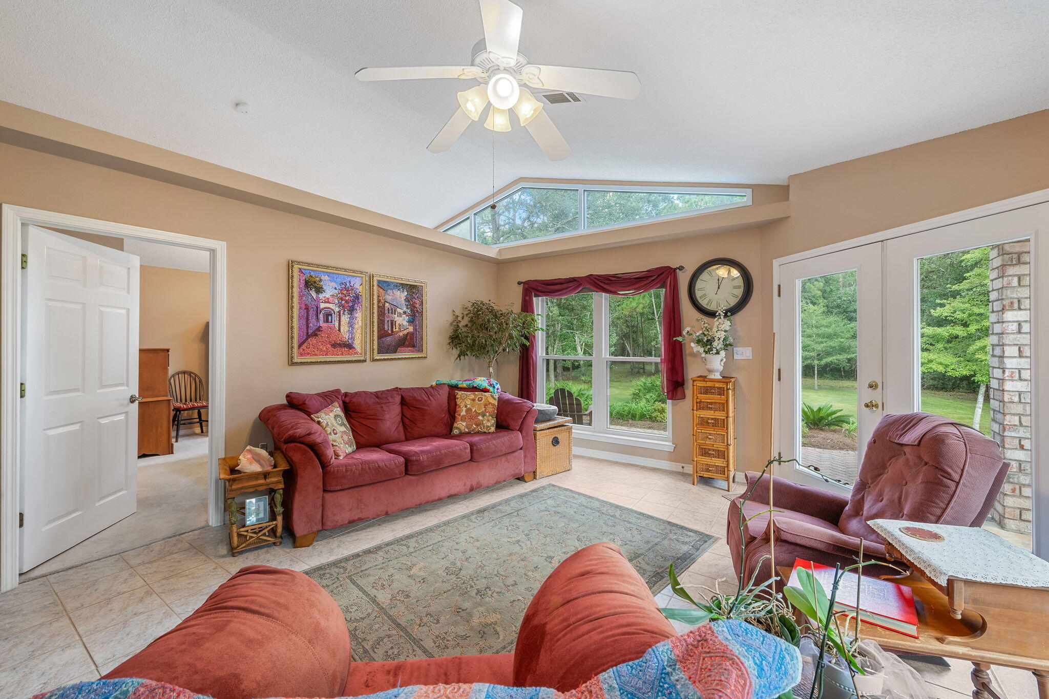 COUNTRY BREEZE EAST - Residential