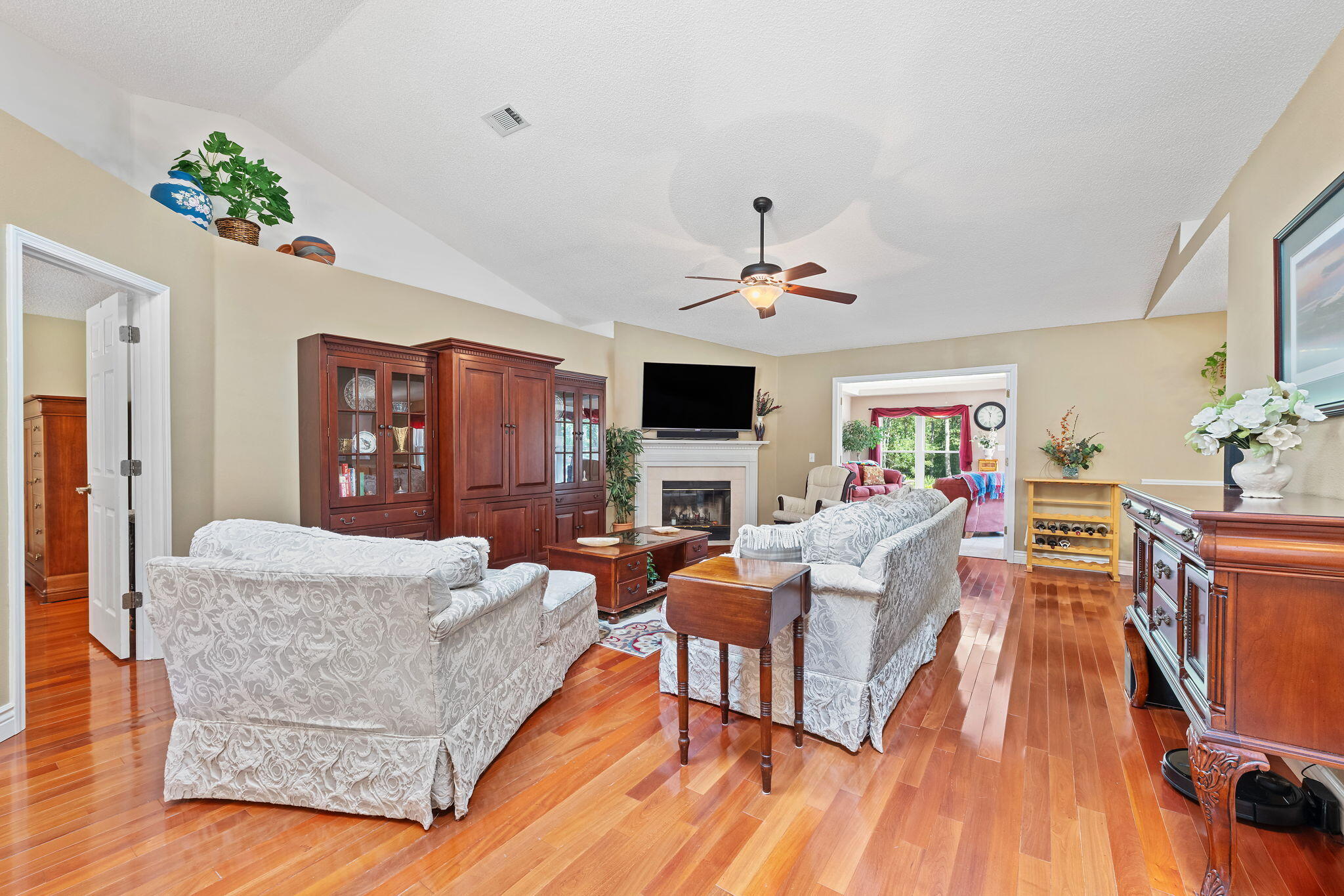 COUNTRY BREEZE EAST - Residential