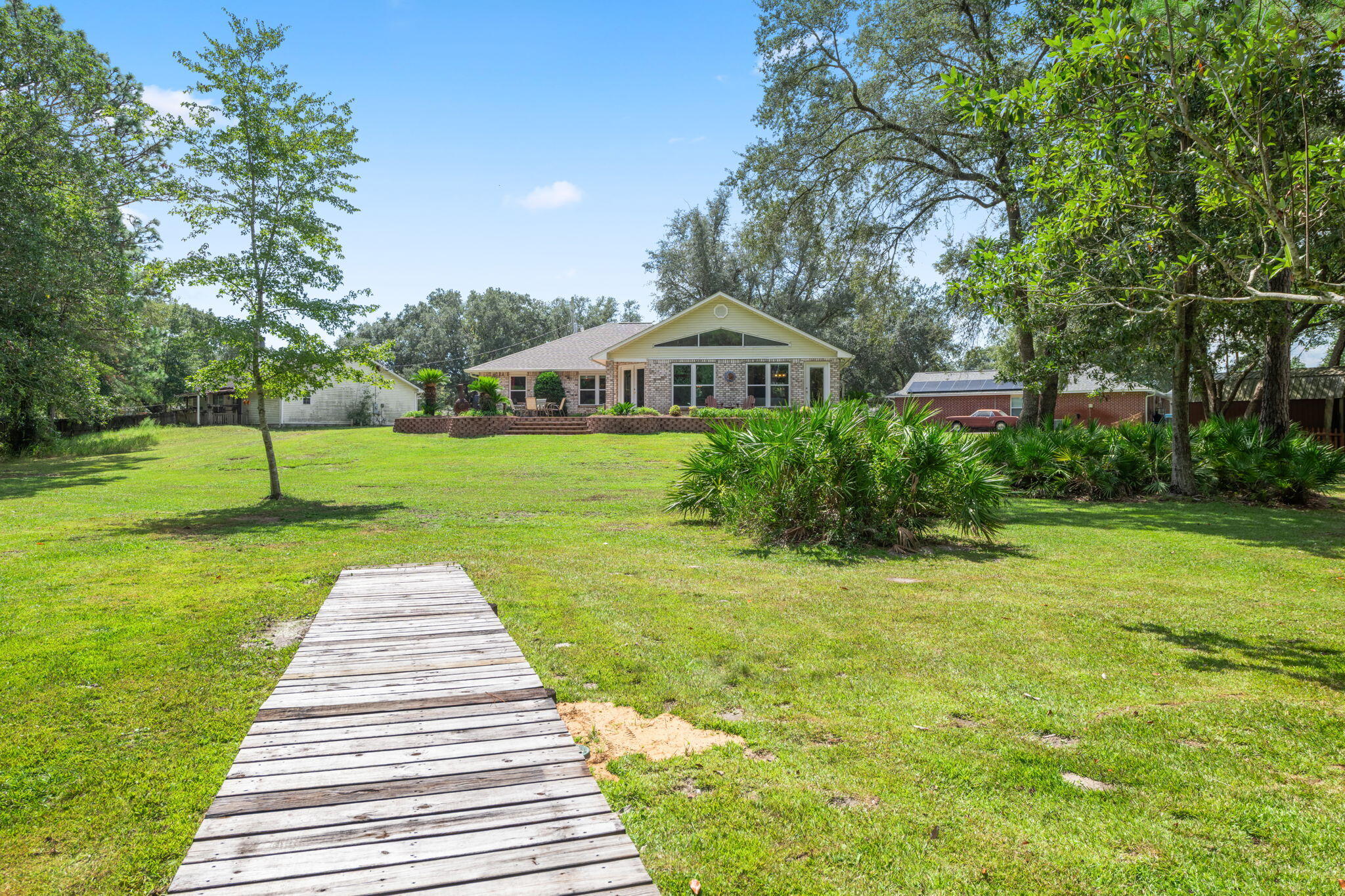COUNTRY BREEZE EAST - Residential