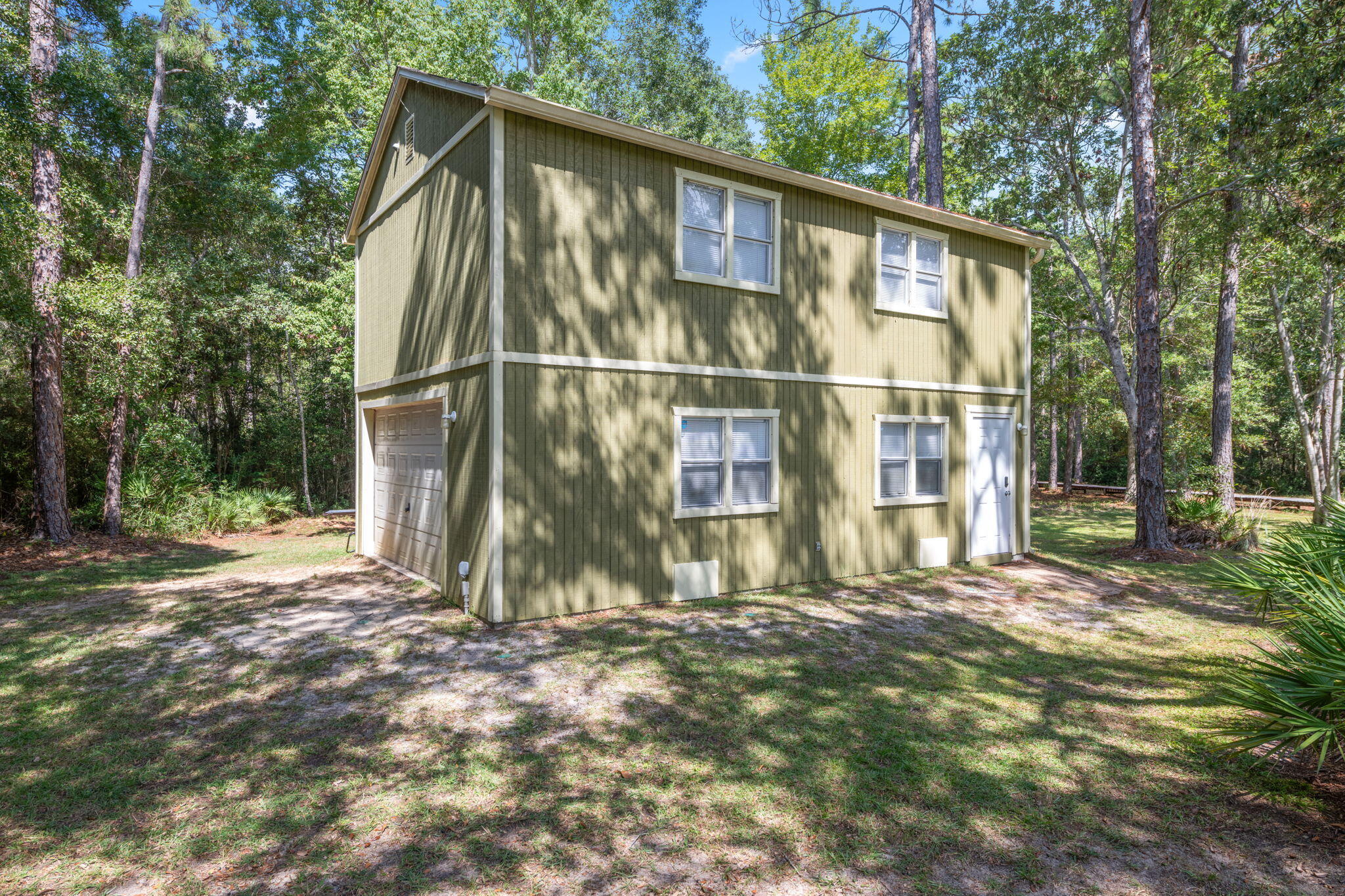 COUNTRY BREEZE EAST - Residential