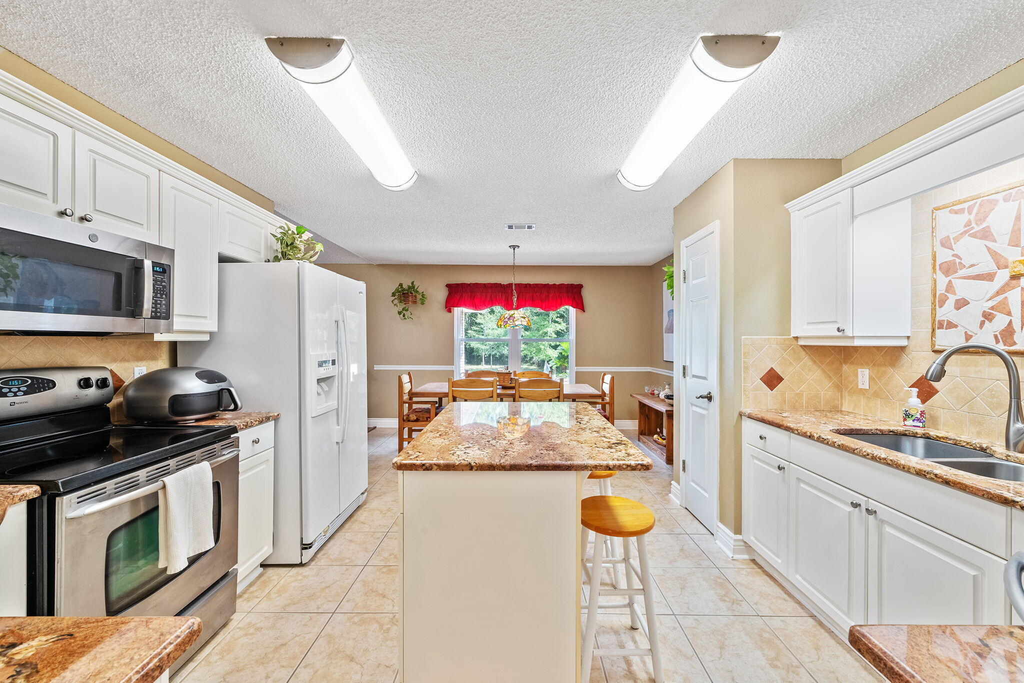 COUNTRY BREEZE EAST - Residential
