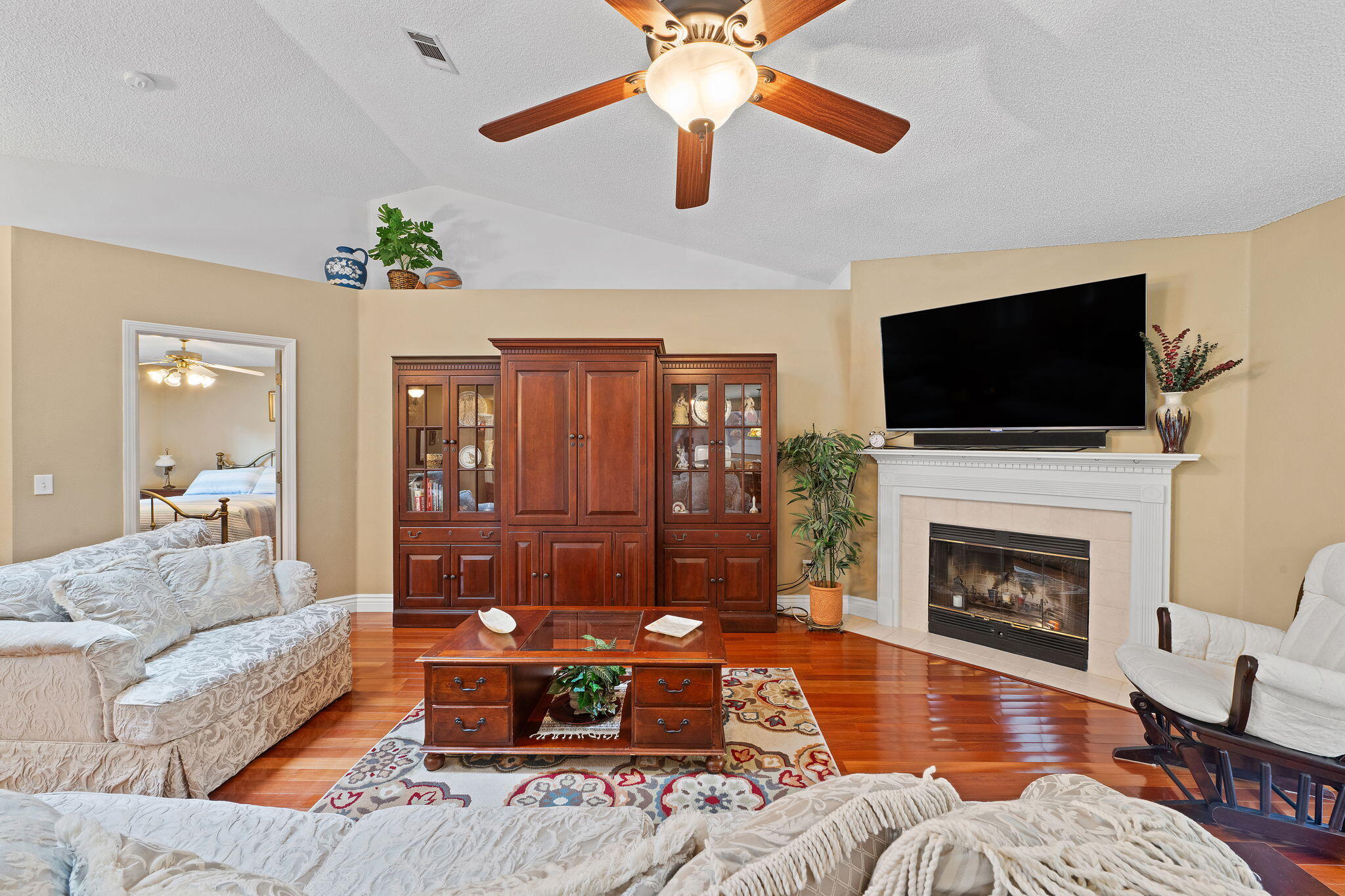 COUNTRY BREEZE EAST - Residential