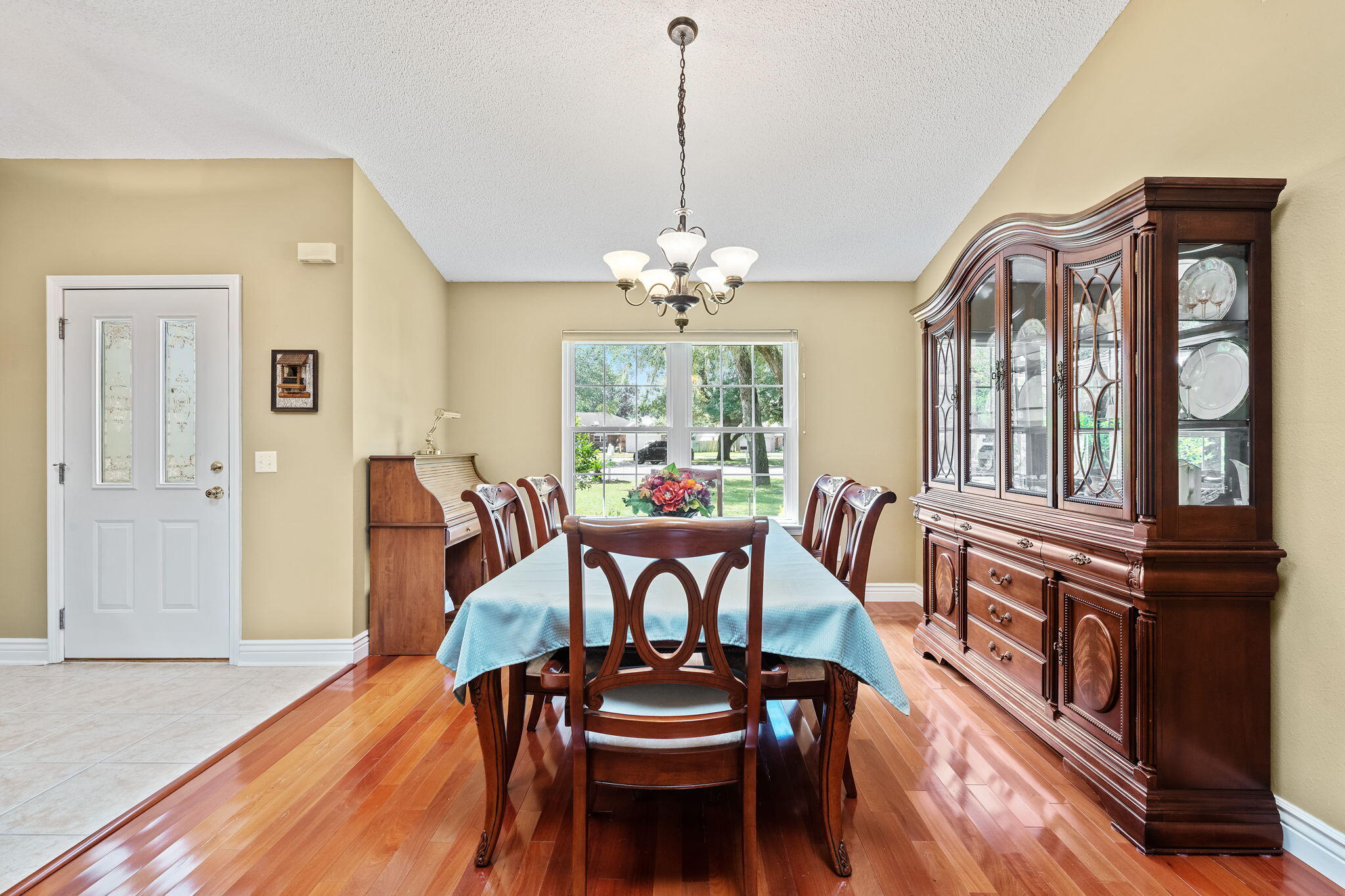 COUNTRY BREEZE EAST - Residential
