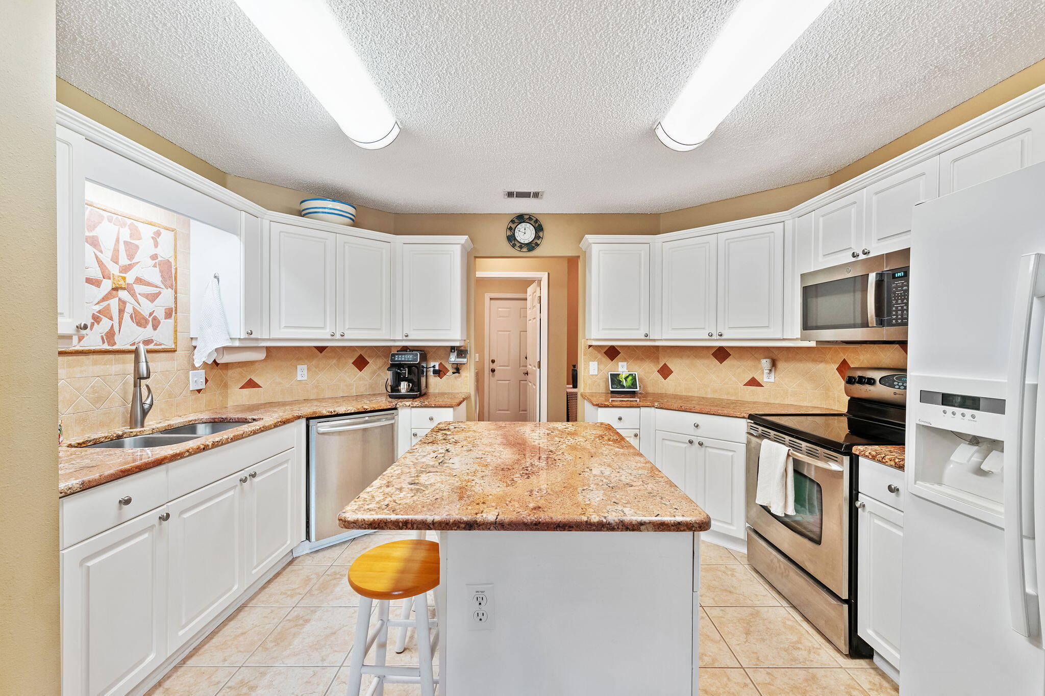 COUNTRY BREEZE EAST - Residential