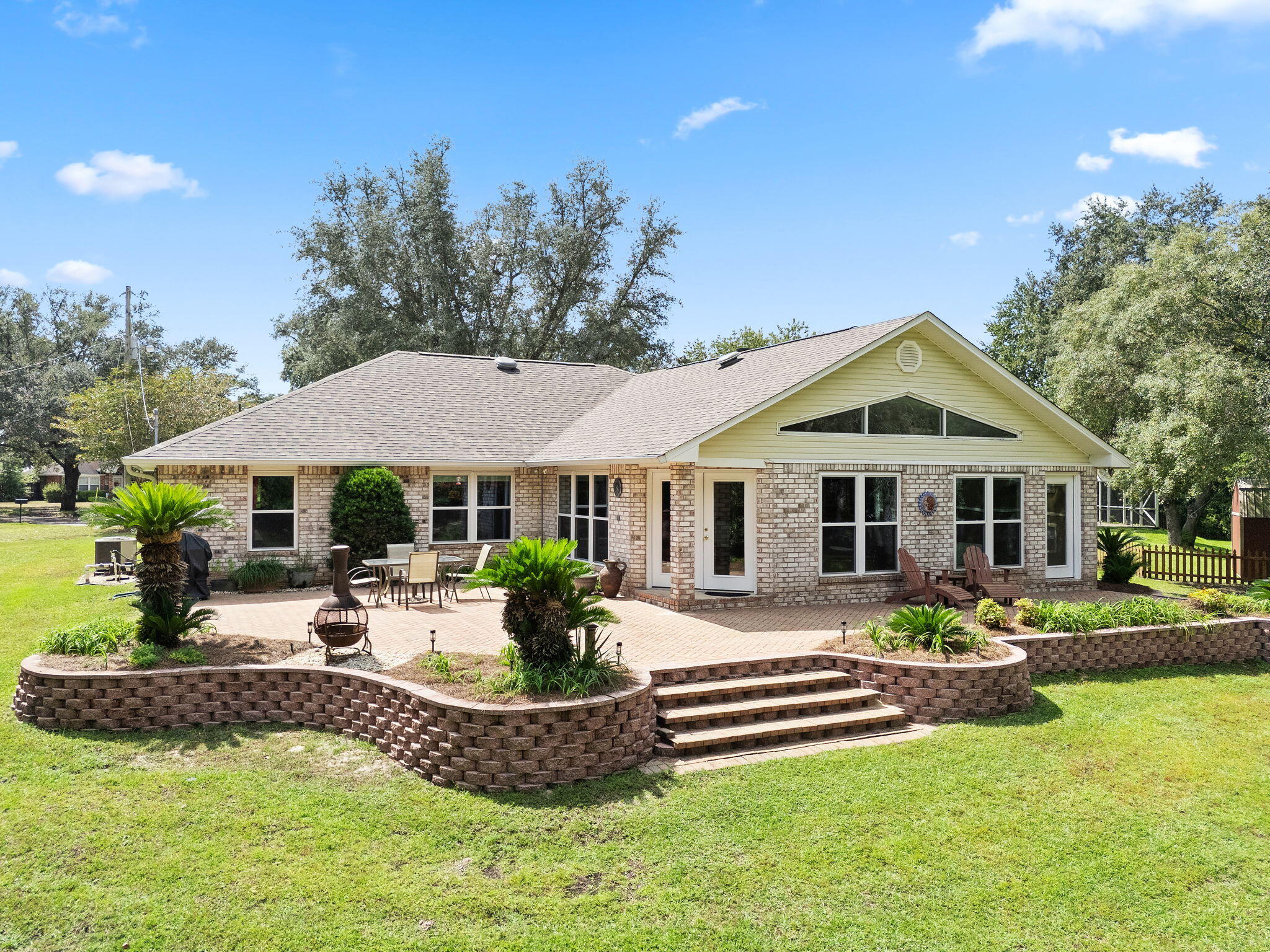 COUNTRY BREEZE EAST - Residential