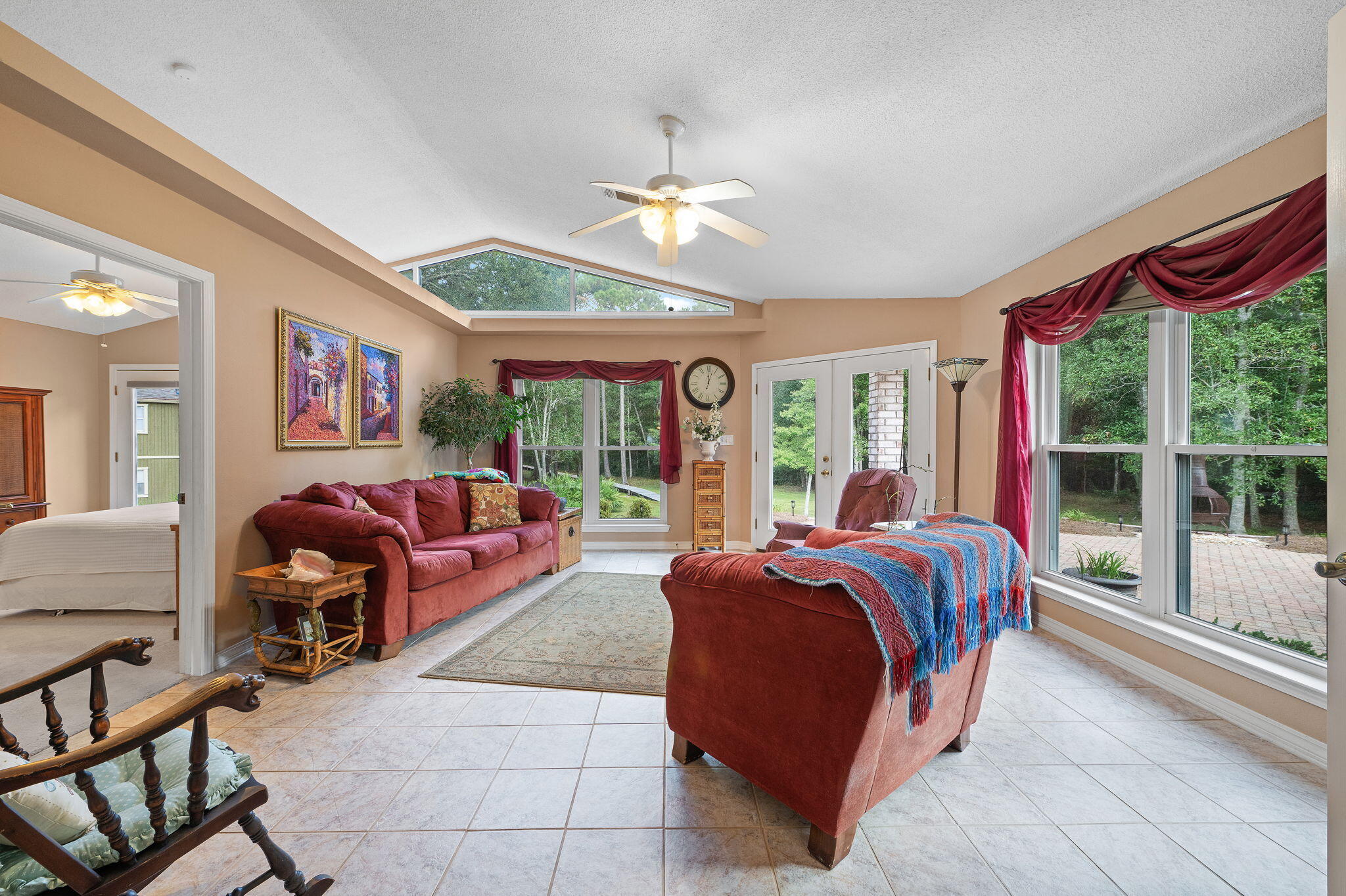 COUNTRY BREEZE EAST - Residential
