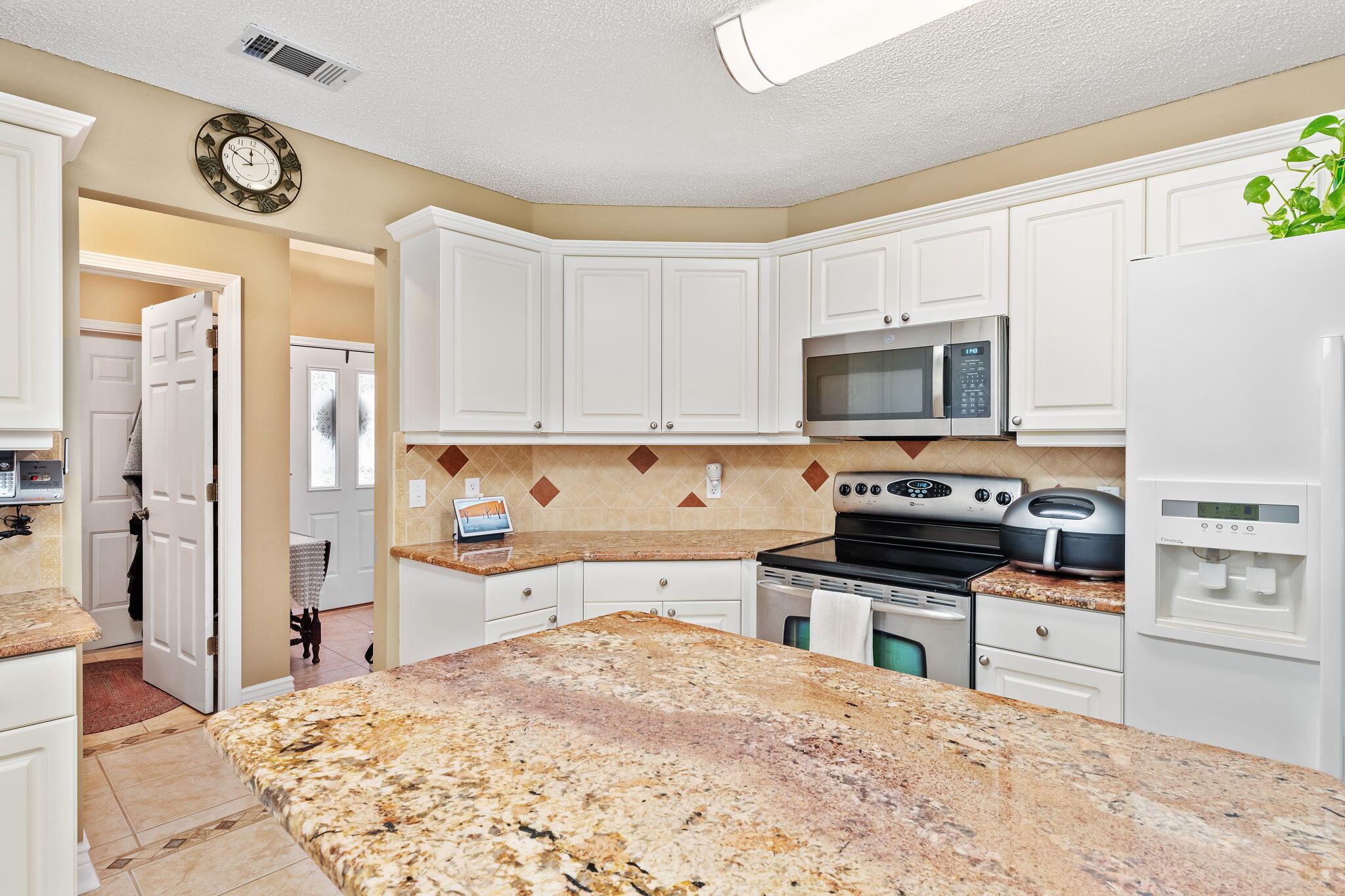 COUNTRY BREEZE EAST - Residential