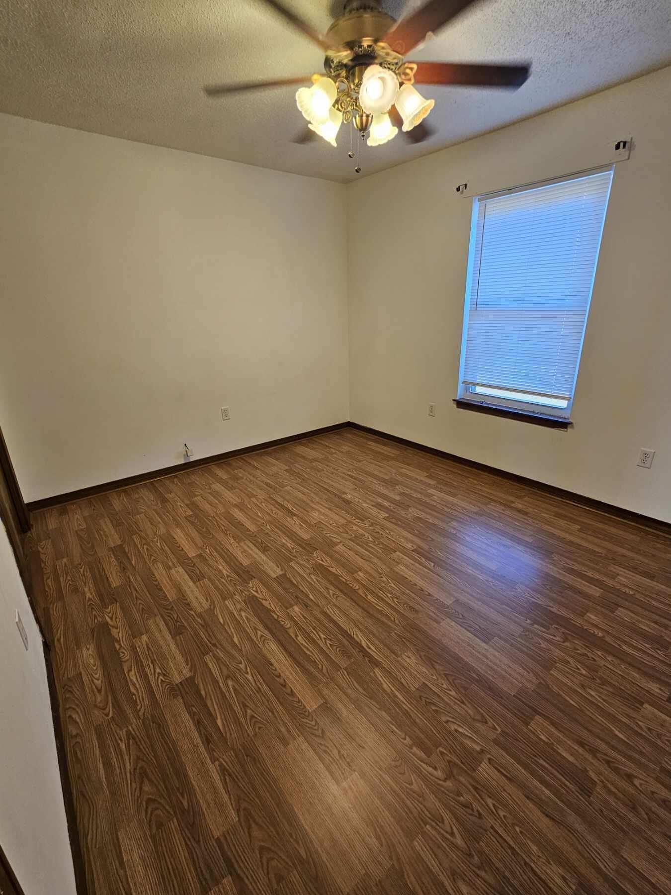 COUNTRYVIEW ESTATES 1ST ADDN - Residential Lease