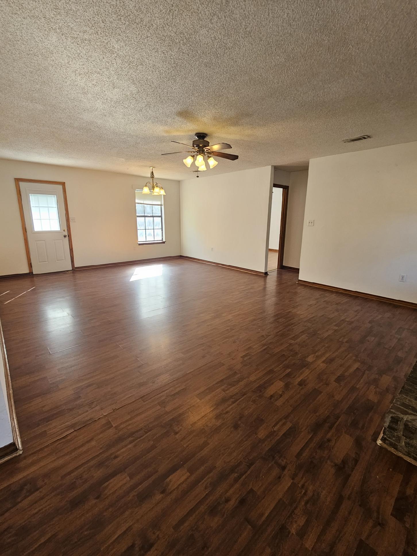 COUNTRYVIEW ESTATES 1ST ADDN - Residential Lease